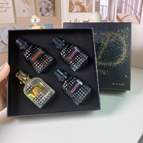 Muestra de la caja negra de los hombres de Valentino Set-3054 de perfume de 4 piezas  